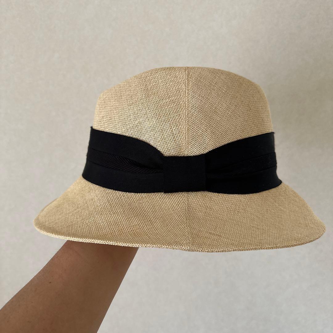 Used coeur femme paper hat in good condition