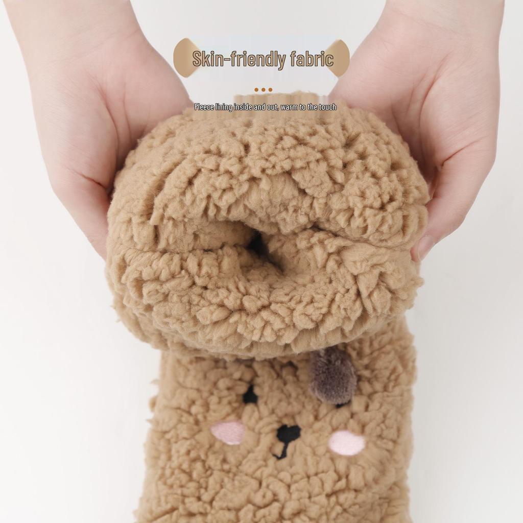 3D Froté podkolenky s malým medvídkem s protiskluzovou podrážkou - Plyšové, hřejivé ponožky na spaní