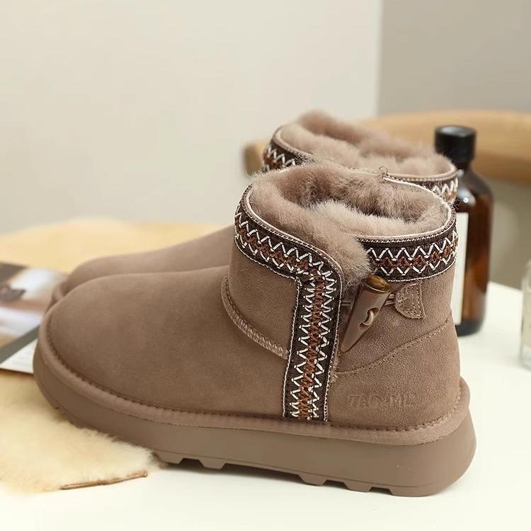 2025 autumn and winter new warm snow boots with fleece and thickened fur integrated Northeast short cotton shoes non-slip