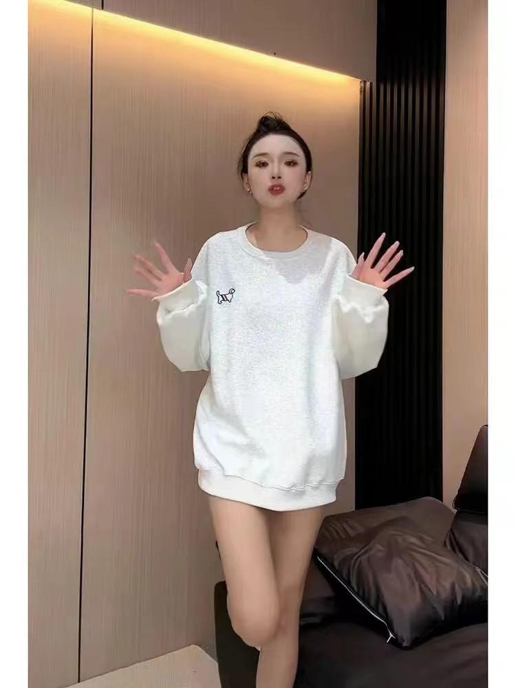 2024 Autumn/Winter Women's Cozy Velvet Puppy Print Sweatshirt - Round Neck, Loose Fit, Versatile Style