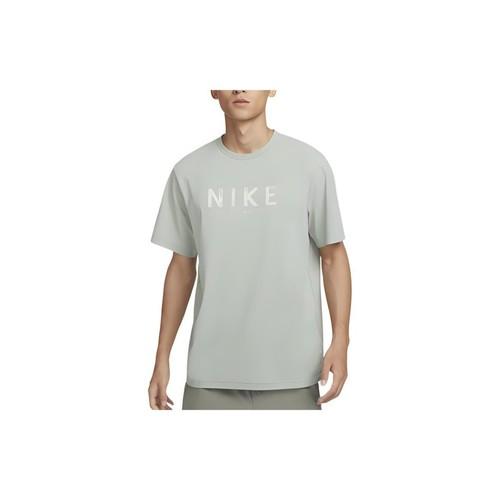Nike Men's Outdoor Casual Soft Crew Neck Short Sleeve T-Shirt in Green