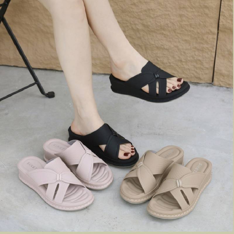 Fashion 2025 Spring And Summer Sandals For Women Comfortable Breathable Versatile Large Size Casual Light And Sweet Thick-Soled Slippers