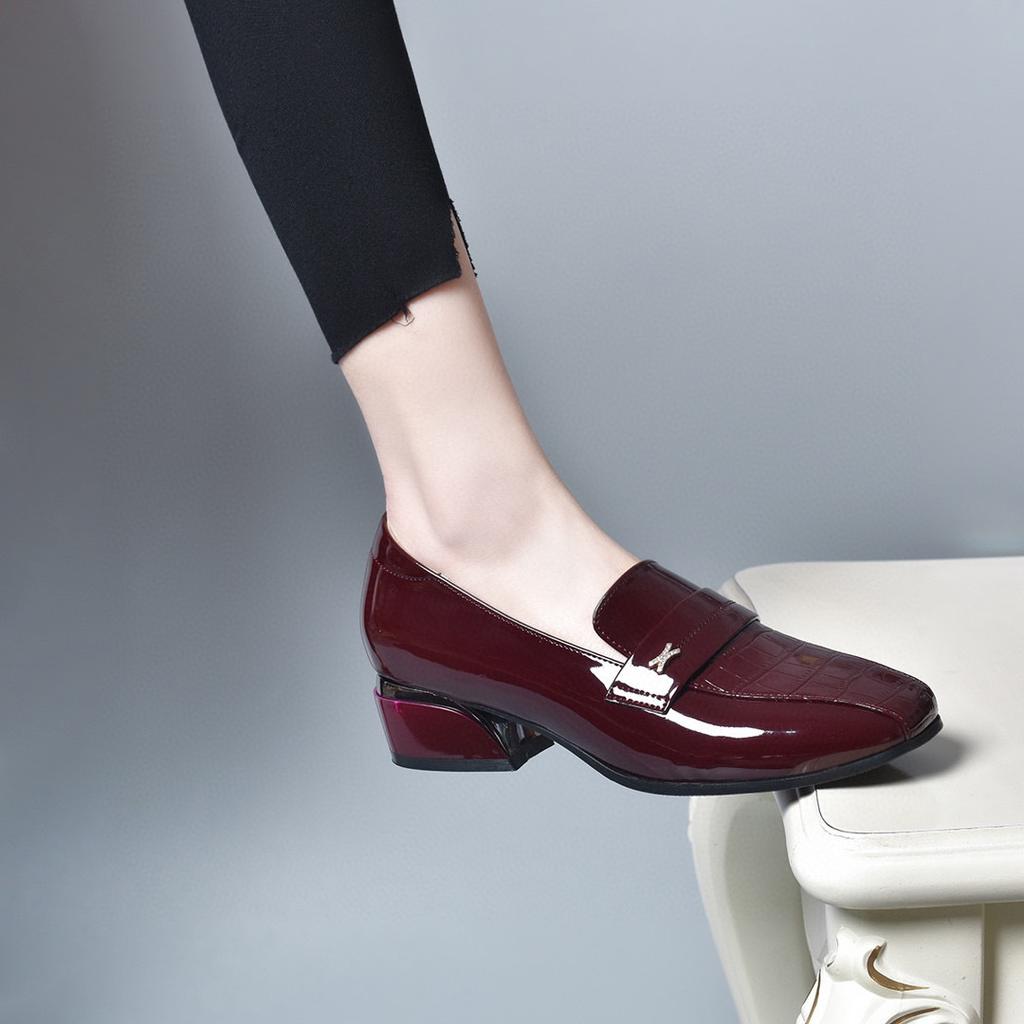 Single shoes women's 2025 spring simple temperament square heel work shoes cow patent leather shallow mouth one pedal two kinds of height leather
