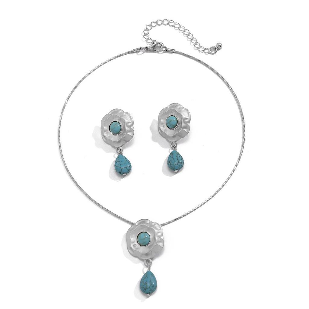 European-American Multilayer Turquoise Necklace with Star Alloy Geometric Design