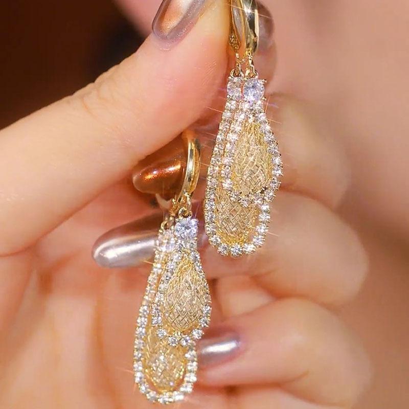 

Light Luxury Geometric Ear Buckles, Elegant Temperament, Fashionable and Versatile, Show Off Face, Slim and Exquisite Earrings