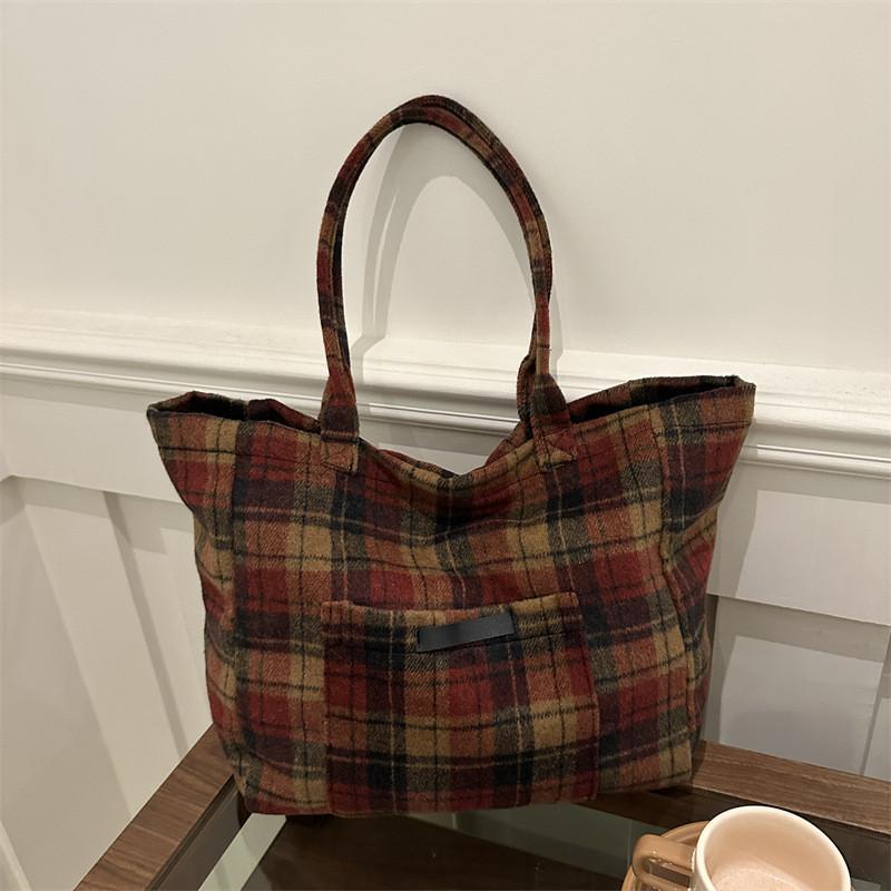 Luxurious Large Tote Bag For Women Stylish Plaid Design Perfect For Fall And Winter