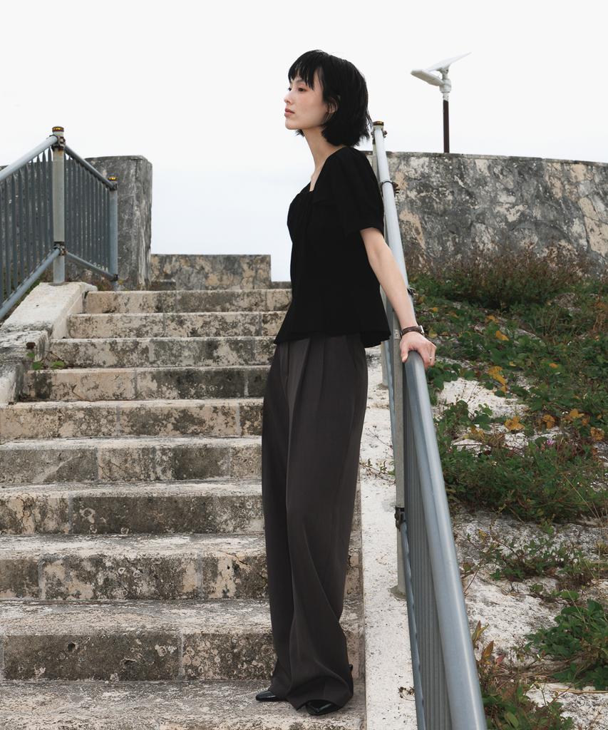 DEHEVE Unbalanced Twist Blouse [Black]