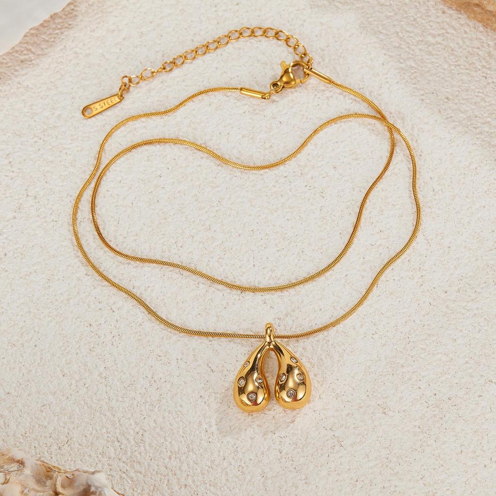 French Retro Teardrop Zircon Necklace: Women's Simple Stainless Steel Clavicle Chain