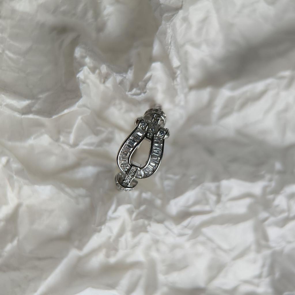 Bague en argent avec des fiancines, poids de l'article 3,1 gr (2184133)