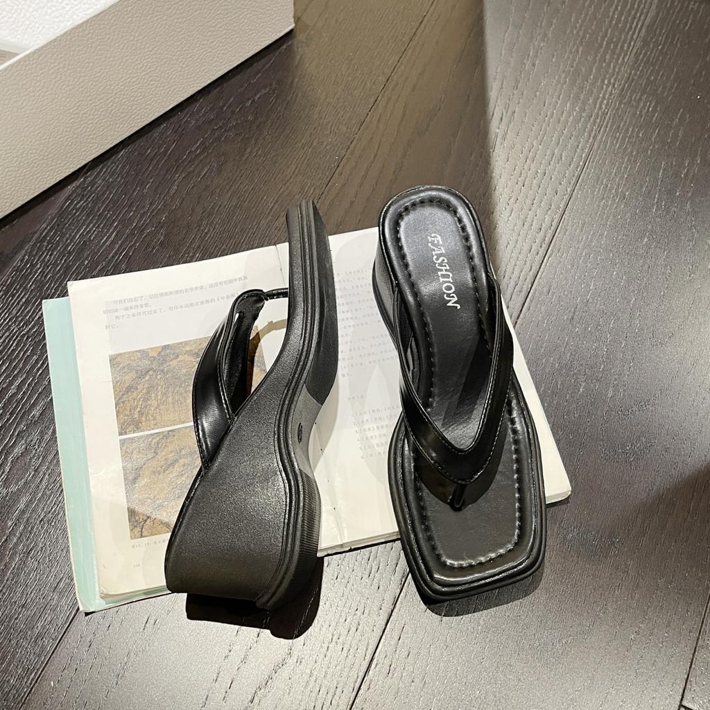 Square-headed open-toed muffin outer wear pinch foot thick-soled flip-flops women's 2025 summer new casual slope heel cool slippers batch