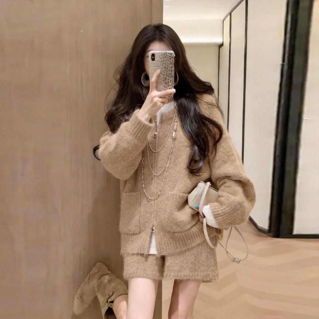Women's French Retro Khaki Sweater Cardigan & Knit Shorts Set - Zipper Jacket Style for Autumn/Winter Casual Fashion.