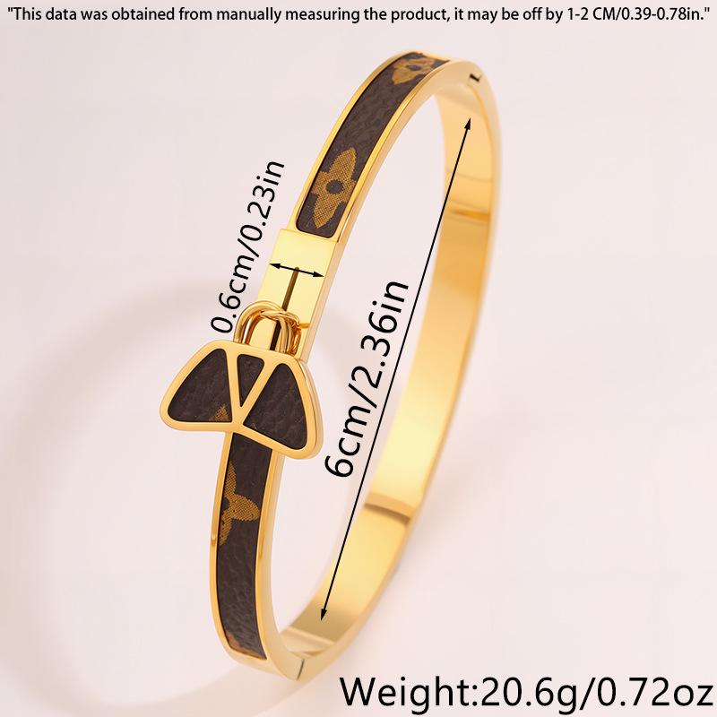 Módní titanová ocelová zámková řetízková kožená náramek se čtyřlístkem pro ženy - Prémiový, Barevně stálý, Evropský a Americký módní design