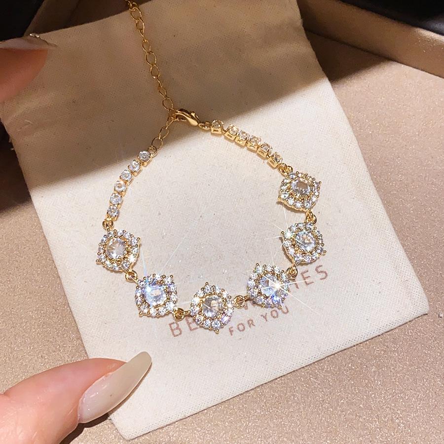 Liu Bao Multicolor Zircon Flower Bracelet – Elegant, Fashionable, Versatile Jewelry