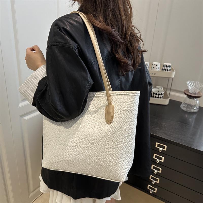 Korean Version of Casual Commuting Large-capacity Bag Women's 2025 Woven New Simple Tote Bag Niche Fashion Shoulder Bag