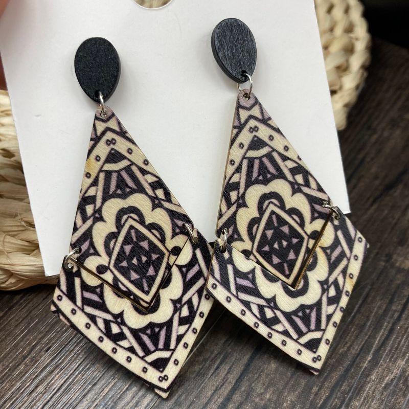 Bohemian Style Exaggerated European and American Long Contrasting Color Earrings, Fashionable and Versatile Holiday Vintage Accessories