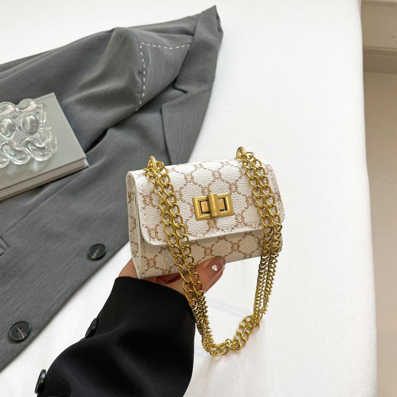 2025 winter new fashion shoulder bag casual chain small square bag women's fashion personalized beautiful messenger bag