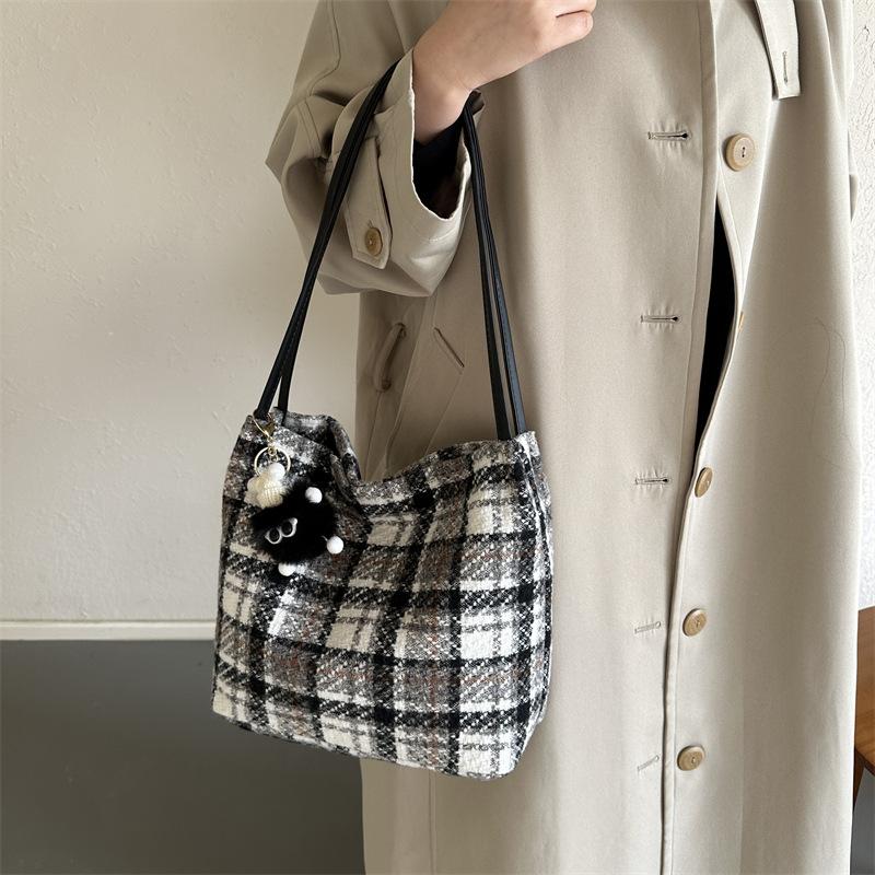 Woolen Plaid Large-capacity Fashion Simple Leisure 2025 Foreign Style Pendant Winter New Korean Version Tote Handbag