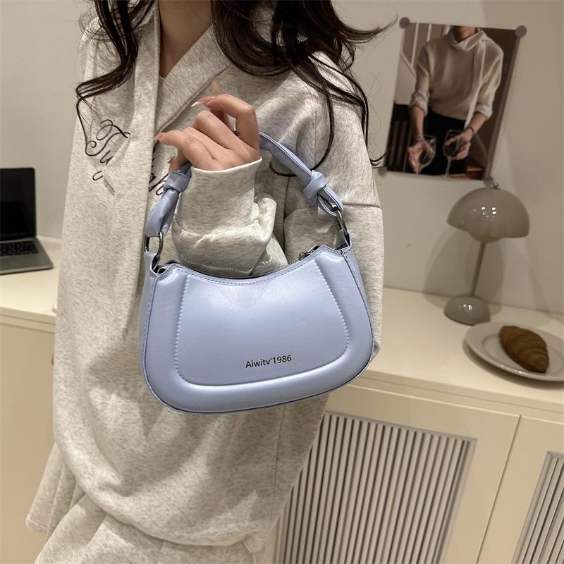 

Sweet macaron color scheme versatile fashion foreign solid color shoulder bag women s casual commuting temperament messenger bag