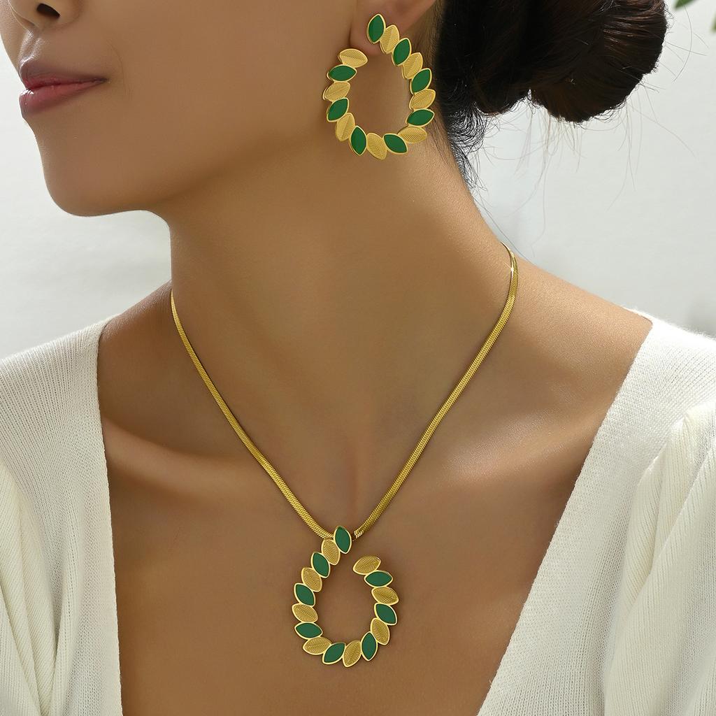 2025 summer new hot-selling women's earrings necklace set, leaf dripping oil design long chain
