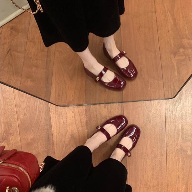 Xiaoxiangfeng Mary Jane Schuhe Damen Französische Ein-Wort-Schnalle Frühling Flachsohle Einzelne Schuhe Leichte Öffnung Dicker Absatz Kleine Lederschuhe Slipper Damen