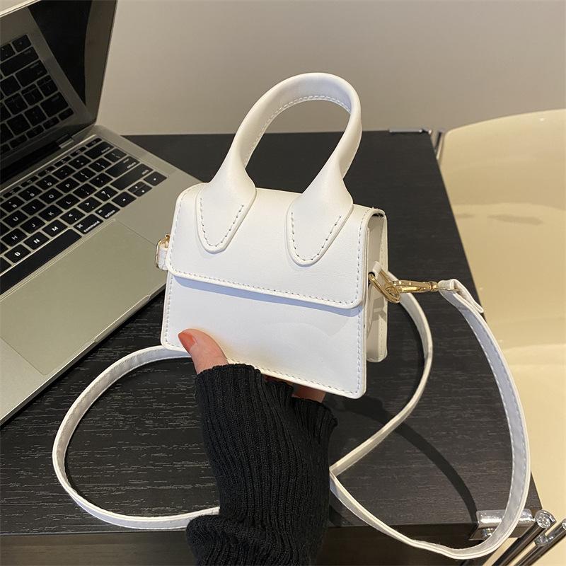 

Однотонная текстура простая сумочка мини-сумочка 2024 весна новая корейская версия модная сумка-мессенджер рот красный конверт белый