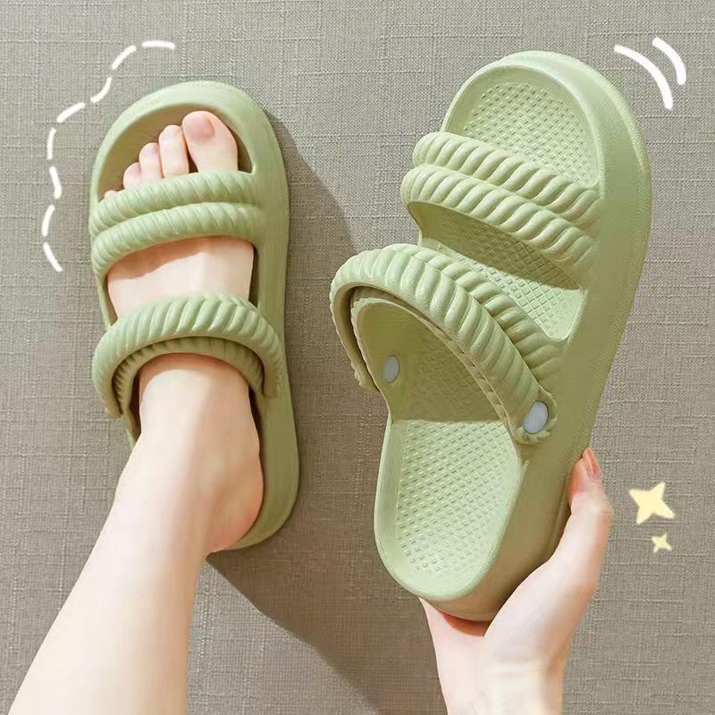 Skor på Strand Grön Sommar 2024 Badrum Tjock Rosa Vit Tofflor Damskor och Sandaler Plattforms Ny Mode I Vip