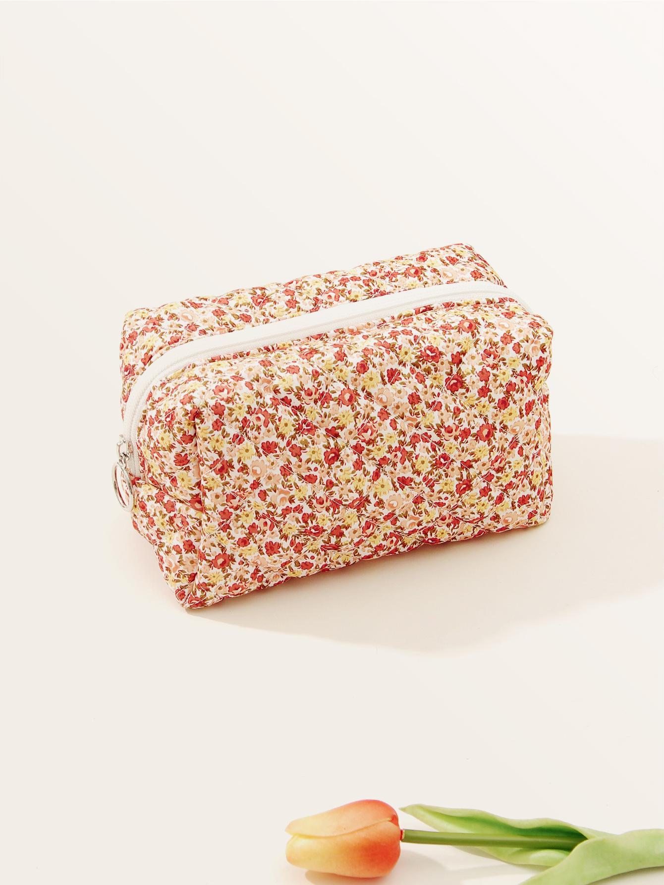 

Дорожная косметичка Berg Luggage из стеганого хлопка с цветочным узором 18*10*10cm