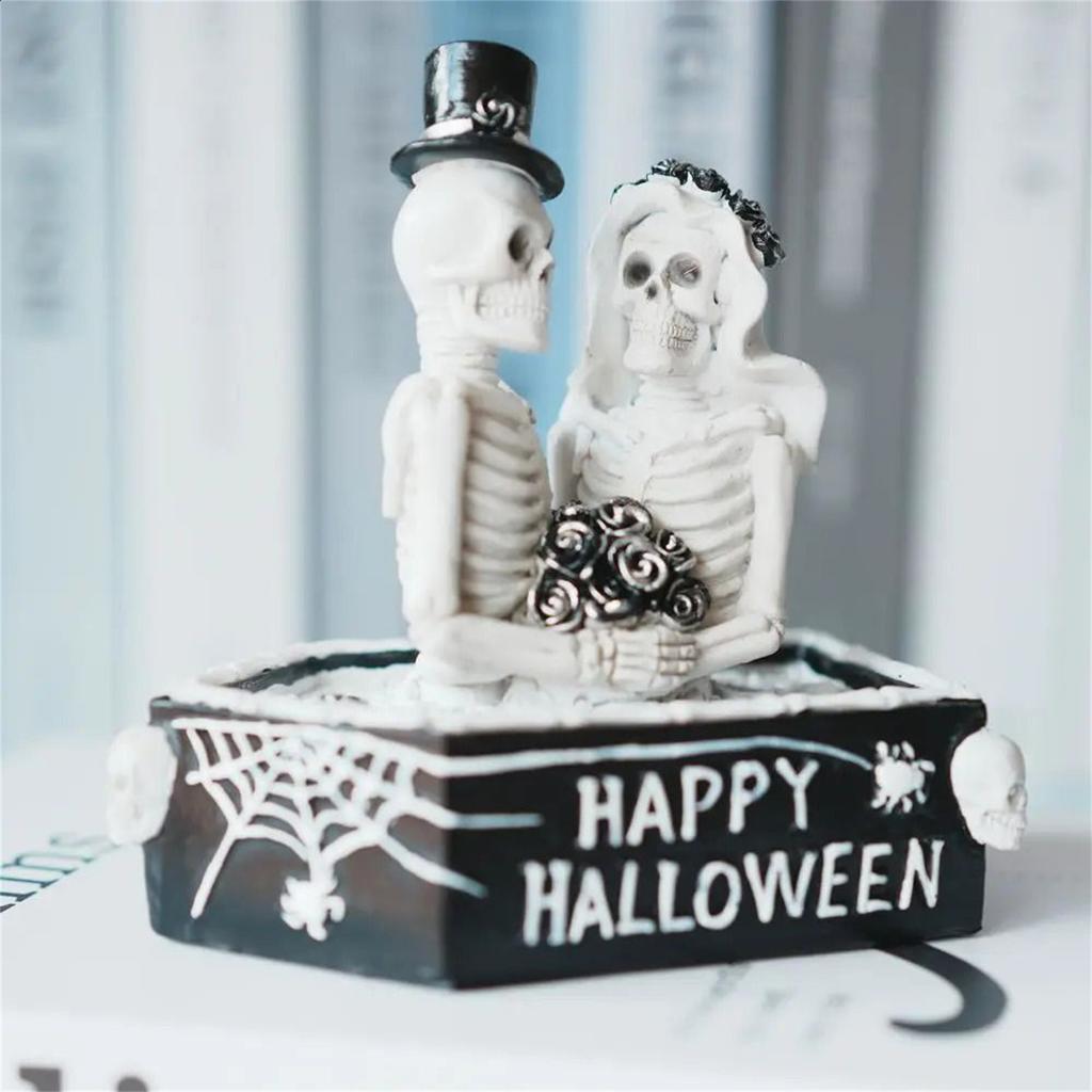 Halloween Skeleton Couple Resin Ornament Gothic Skull Couple Home Decor Spooky Atmosphere Props
