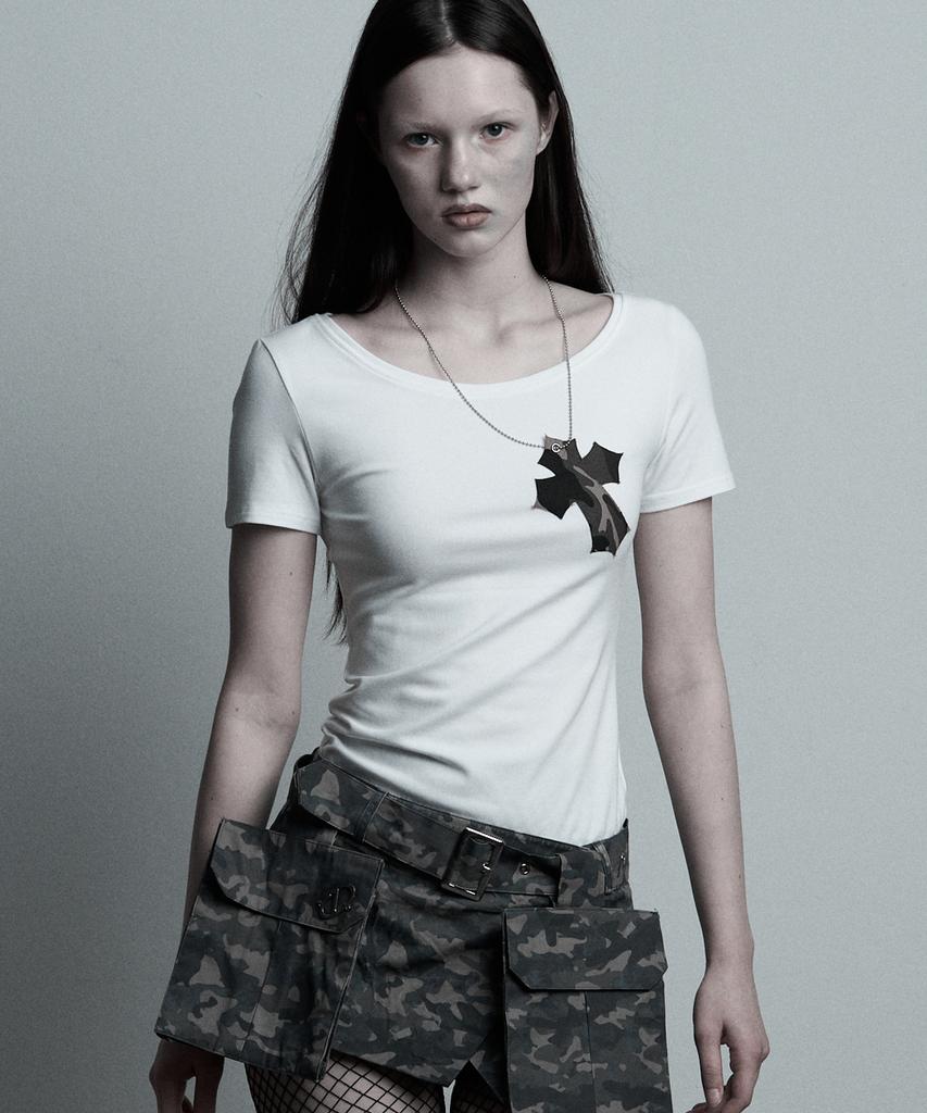 ILLIO White-Camou Cross Necklace T-Shirt