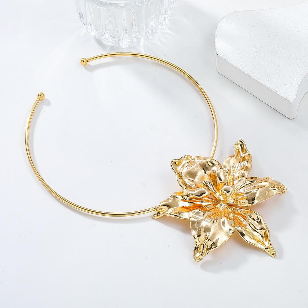 Exaggerated Flower Alloy Necklace - Trendy European/American Hip-Hop Style