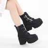 Gdgydh Rivetti sexy Stivali Demoia neri Stivali da donna con decorazione in metallo Piattaforma Tacchi gotici con fibbia a pipistrello Stivaletti da donna Taglie forti