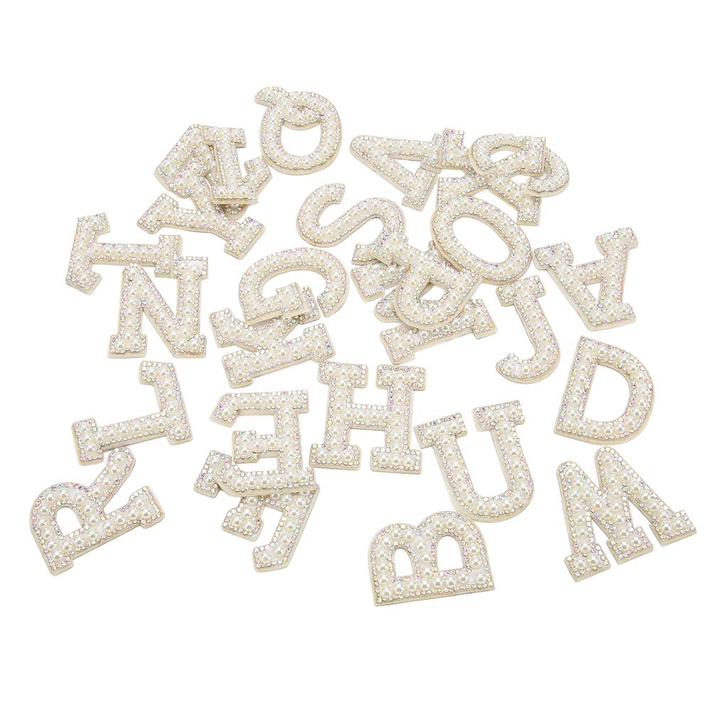 26 st Stryk-på-märken Alfabetstil Faux Pärla Strass Elegant Lätt att Använda Bokstavsmärken för Hatt Ryggsäck Skjorta