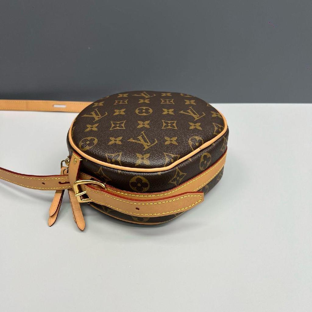 [Pre-Owned] Boite Chapeau Souple PM Classic Monogram Canvas Leather Shoulder Bag Small - Very Good #KDY97Y