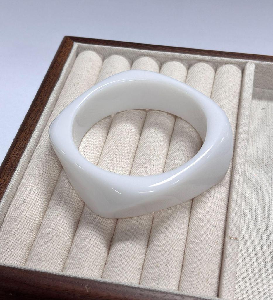 Retro Macaron Color Bangle: Stylish Women's Fashion Bracelet with Unique Niche Design
