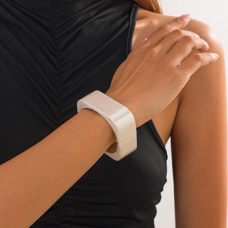 

European and American Cross-Border Retro Ins-Style Metal Square Bracelet for Women, Fashionable Textured Glossy Spring Bracelet 01 Sweep Silver 2635