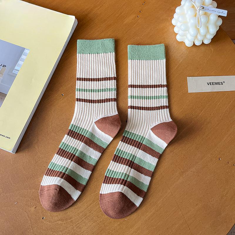 Damen Frühling und Herbst Trendige Gestreifte Bär Bestickte Einfarbige Sportliche Lange Socken