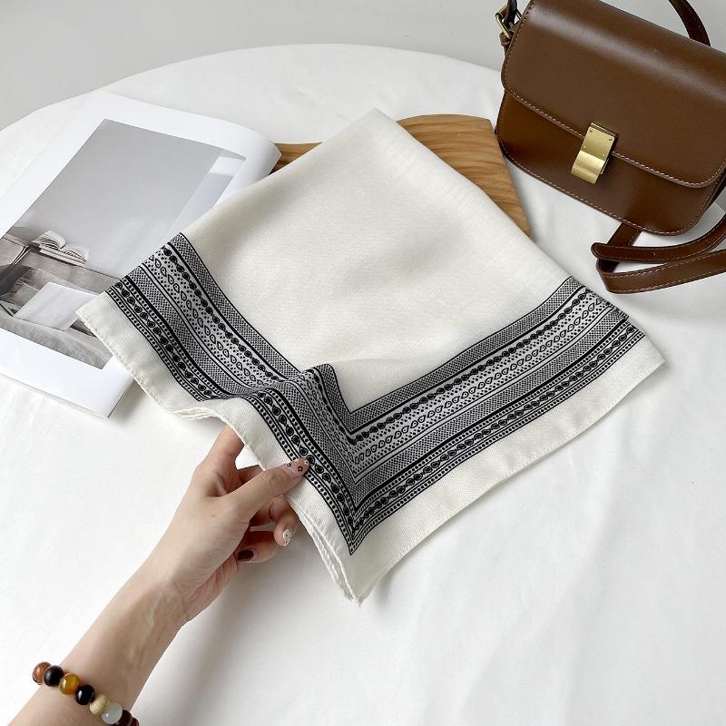 Fashion Geometric Chain Printed Square Scarf Versatile Women S Decorative Neck Scarf