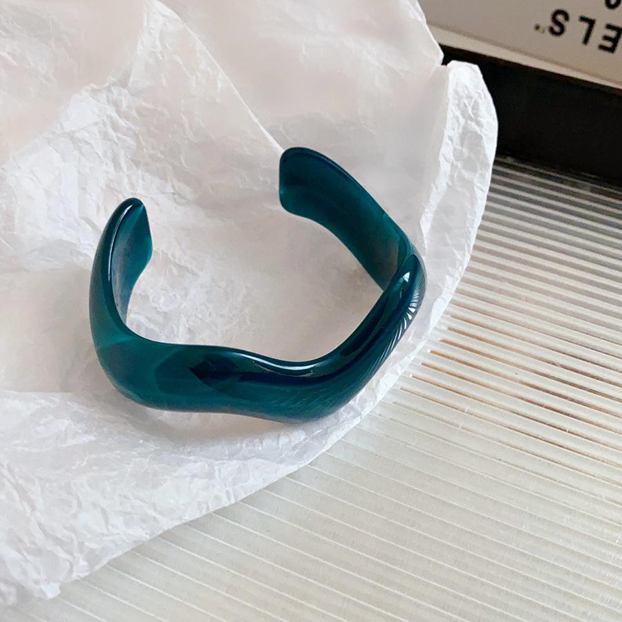 European and American retro irregular wave opening bracelet temperament versatile acrylic bracelet personalized jewelry