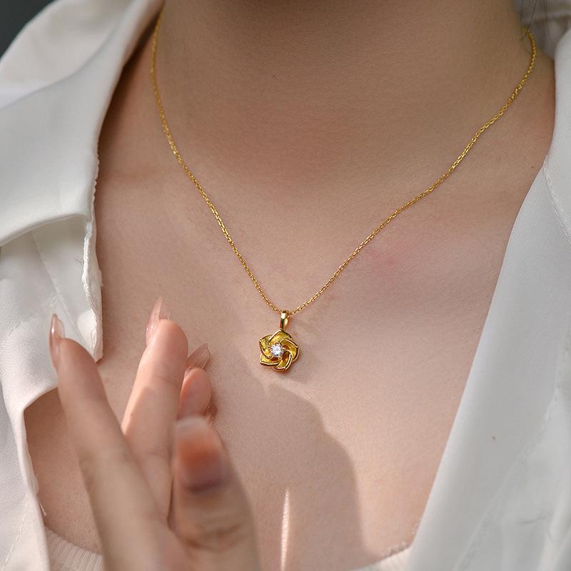 Flower Necklace with New Diamond Embedding, Light Luxury, High Grade, Collar Chain, Small Female Neckwear