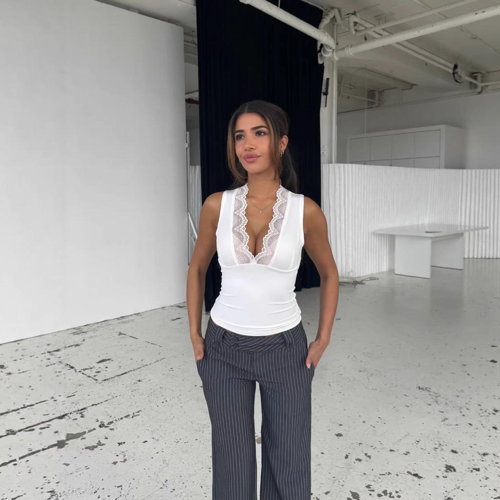 Women's Lace Trim Sleeveless Slim Fit Crop Top V Neck Camisole Solid Color Vest