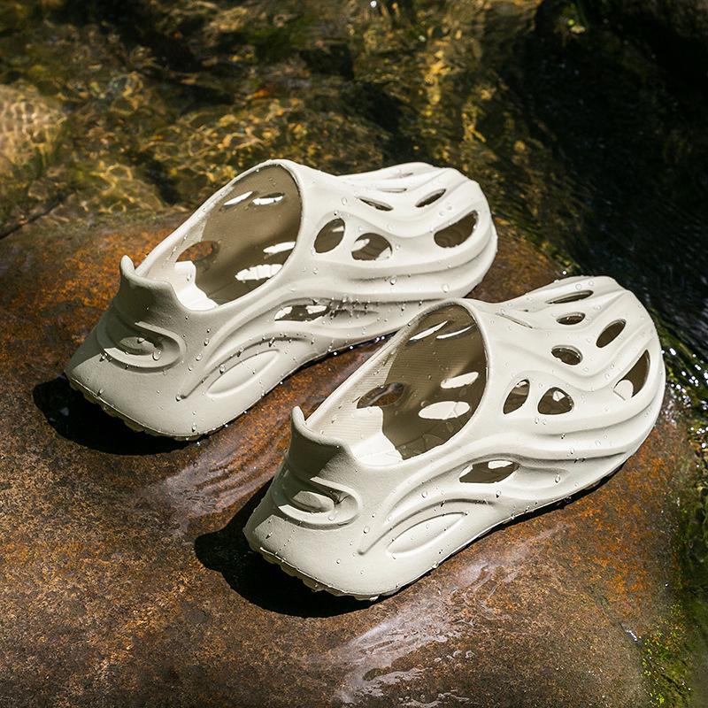 Men's Summer 2025 Non-Slip Hollow Clog Sandals - Odor-Resistant Beach Shoes with Thick Sole