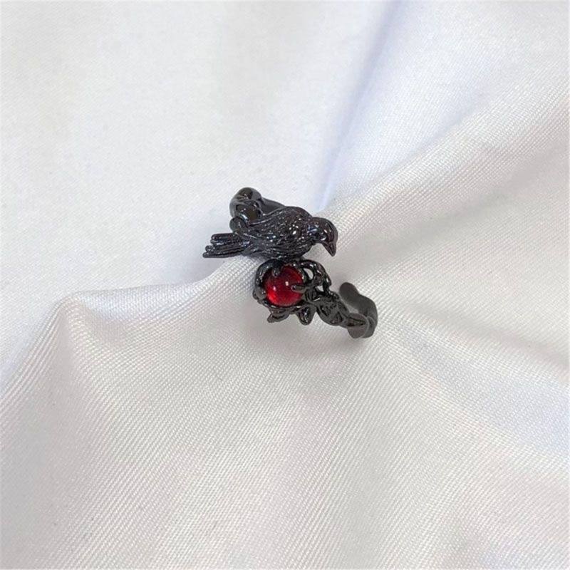 Elegant Crow Ring with Red Gemstones Dark Aesthetic Jewelry Alternative Fashion Gothic Accessory for Halloween Party
