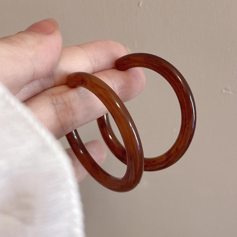 Elegante minimalistische C-förmige Ohrringe aus silbernem Harz: Vintage-inspirierte, vielseitige High-End-Stecker für Damen