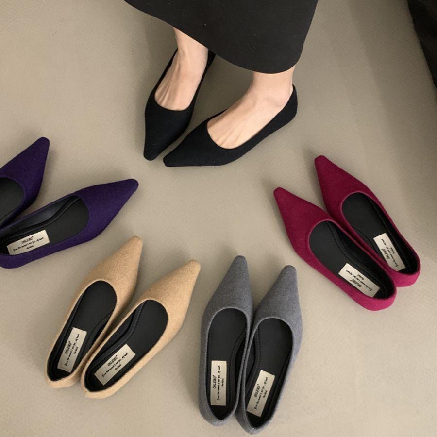 Pointed flat shoes women's 2025 summer low-heeled single shoes with soft soles are not tired of standing for a long time, and the feet are not ti