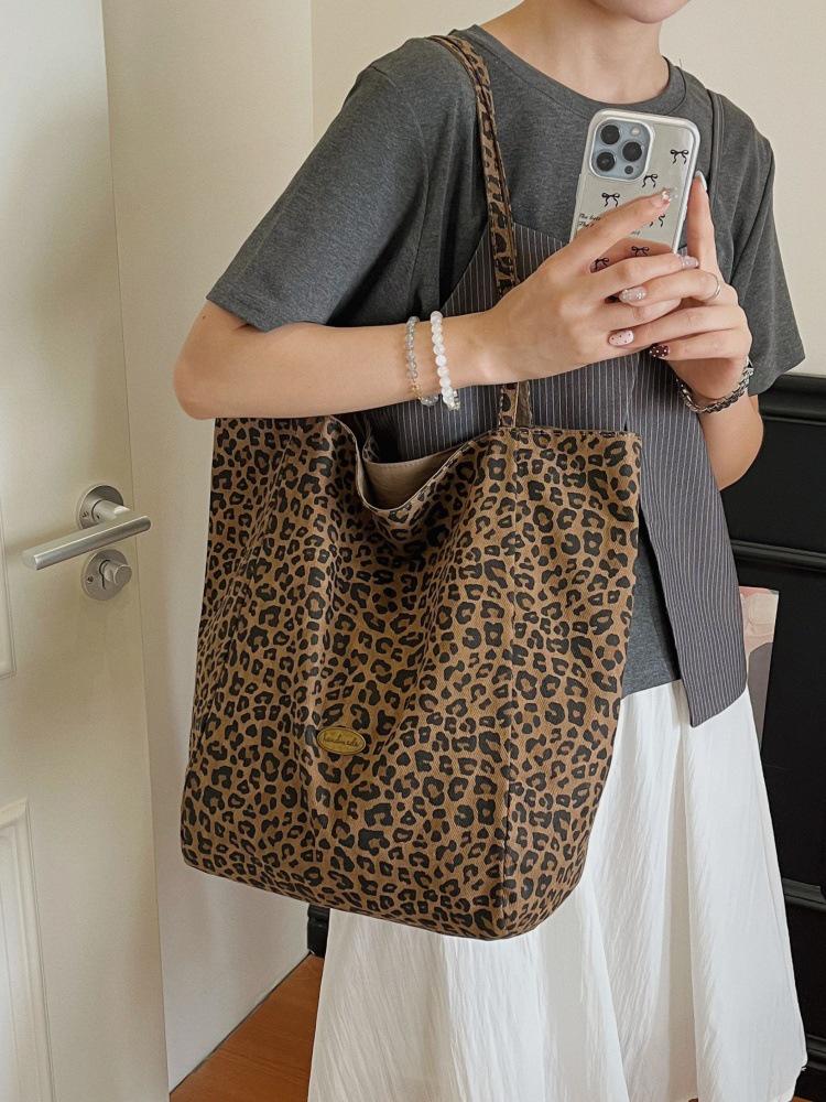 Borsa a Tote in Tela con Stampa Leopardo: Moda Donna 2026, Grande Capacità, Borsa a Spalla Casual per Autunno/Inverno.
