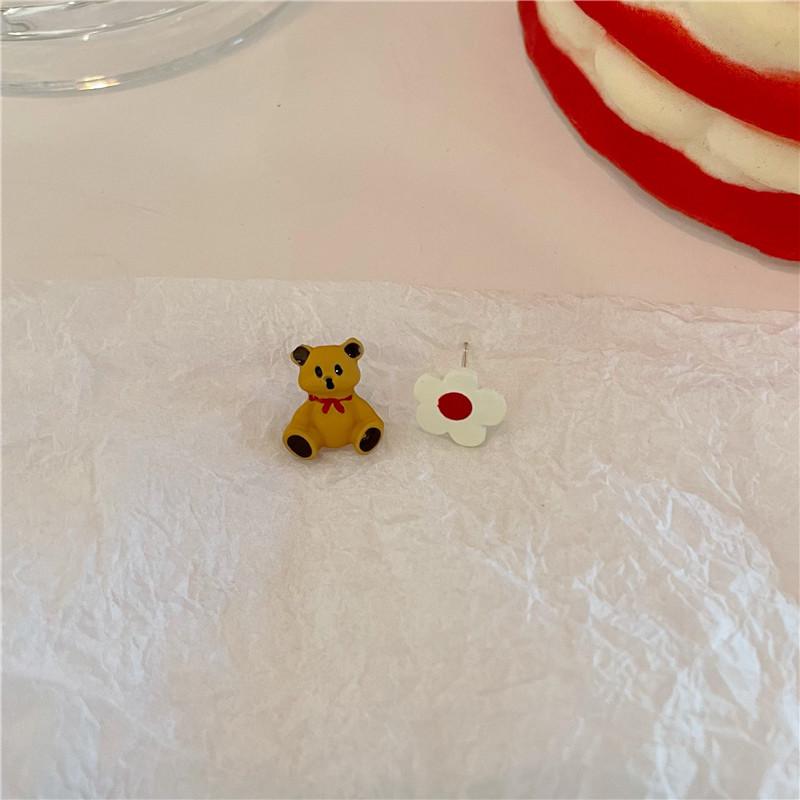 Japan and South Korea cartoon bear flower stud earrings contrasting colors spring and summer new trendy earrings women's ins earclips without earrings