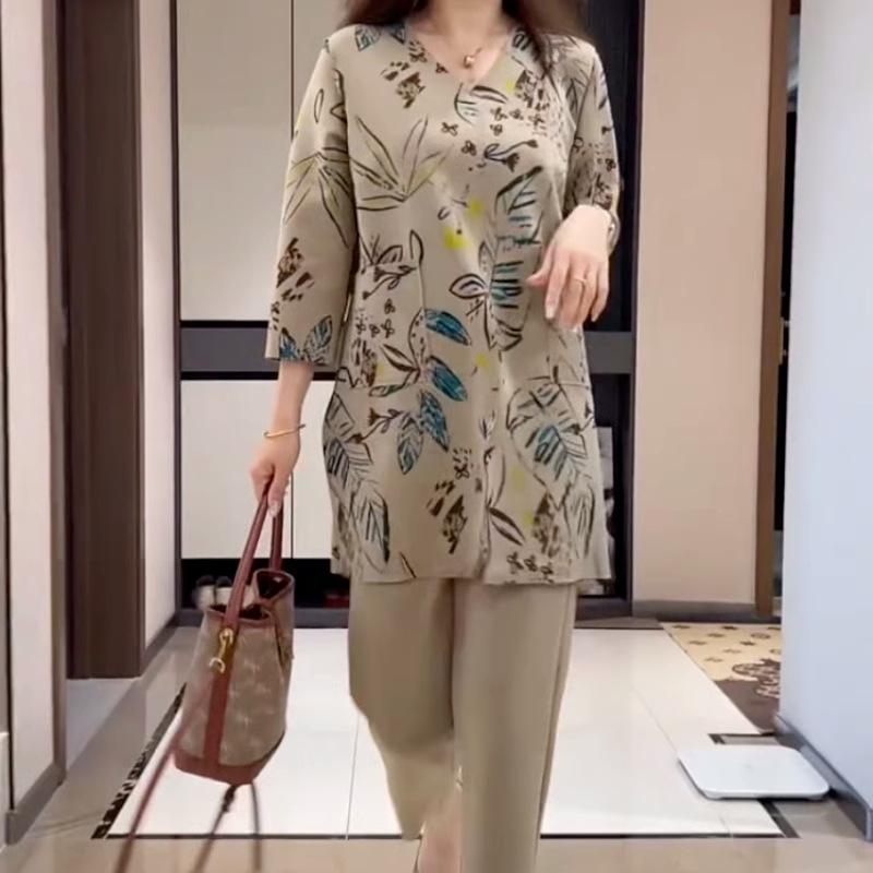 

Весенний женский повседневный комплект с V-образным вырезом, принтованным топом и однотонными брюками XL (115-130 catty)