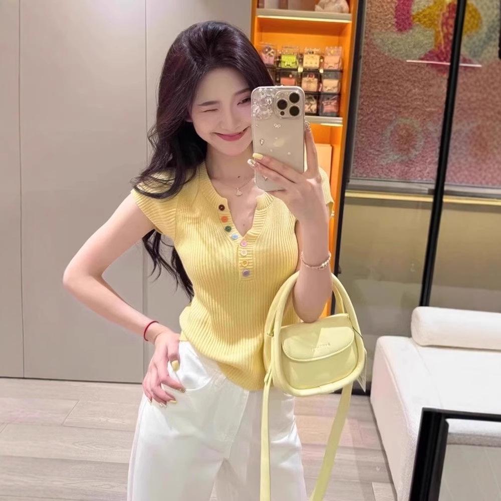

Korean Style Colorful Button V-neck Knitted Top for Women: Summer 2025 Fashion Chic One Size (up to 125 jin) чорний