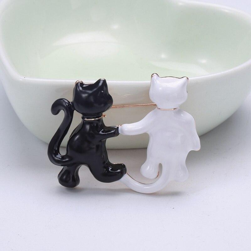 

Blucome, держась за руки, броши с изображением кота, воротник костюма, булавки для лацканов, цветные капельницы масла, свадебные булавки для корсажа, ювелирные изделия, зажим для девочек белый