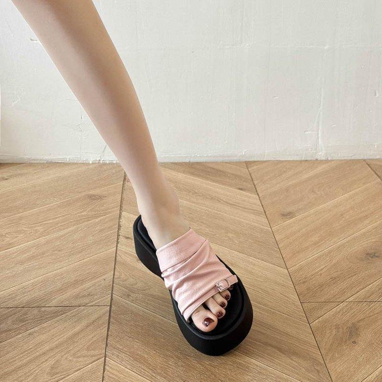 Slippers women's summer outer wear 2025 summer new retro versatile small thick-soled heightening casual sandals shoes